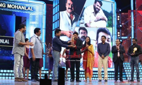 Mohanlal at Asianet Film Awards 2015