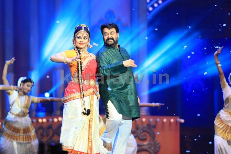 Mohanlal and Asha Sharath at Asianet Film Awards 2016