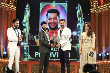 Prithviraj and Vikram at Asianet Film Awards 2016